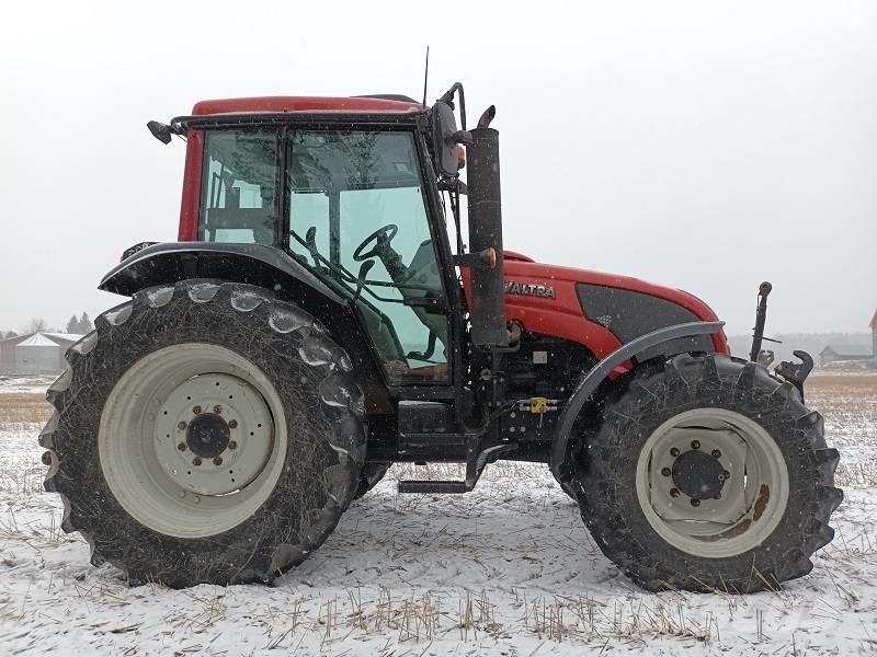 Valtra A 93 HITECH Трактори
