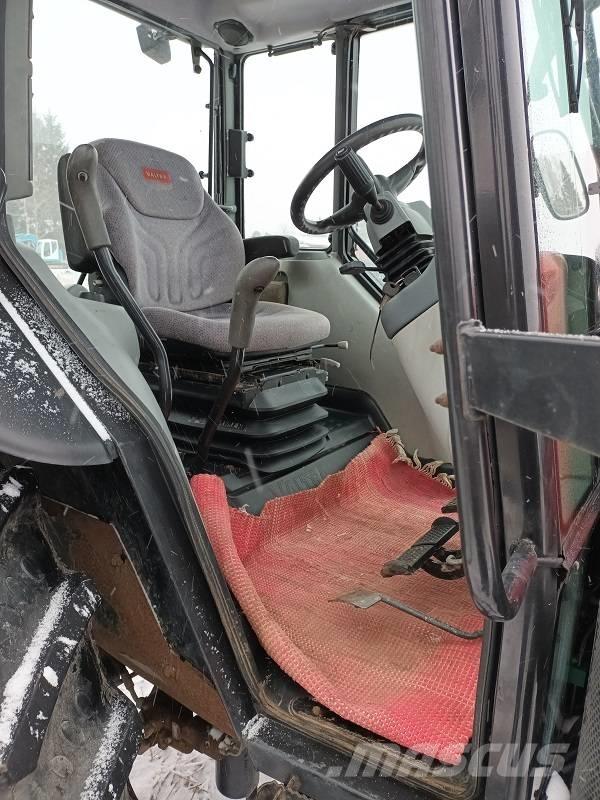 Valtra A 93 HITECH Трактори