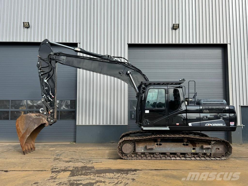 Doosan DX225LC-5 Гусеничні екскаватори