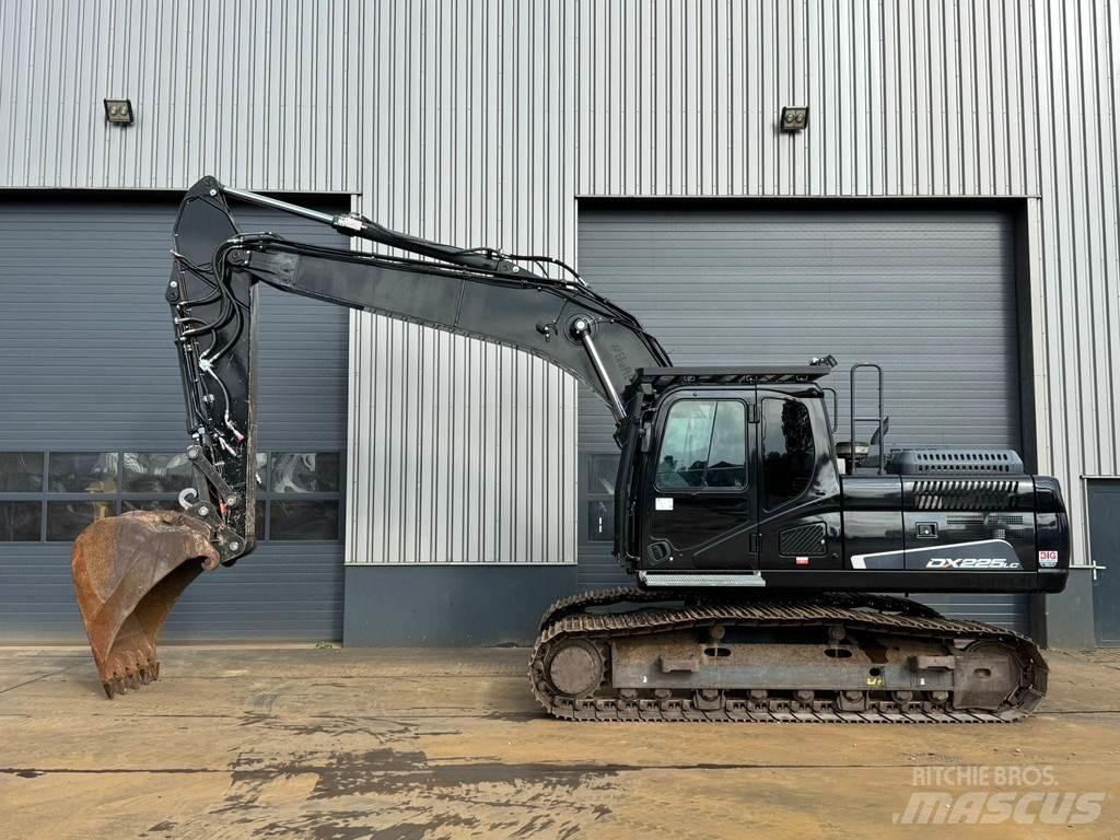 Doosan DX225LC-5 Гусеничні екскаватори
