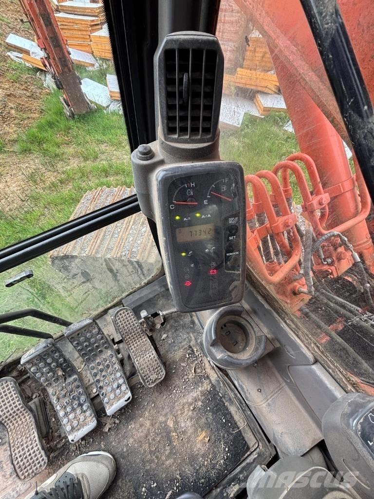 Hitachi Zaxis 180 LC Гусеничні екскаватори