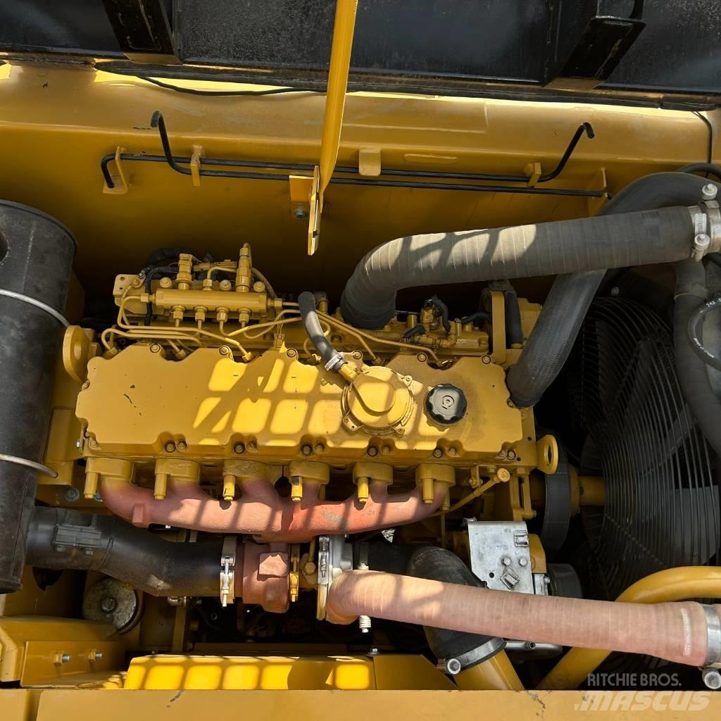 CAT 320 D Гусеничні екскаватори