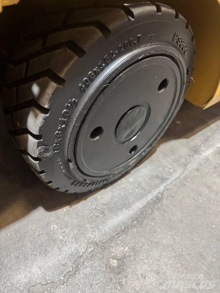 CAT EC30N2 Електронавантажувачі