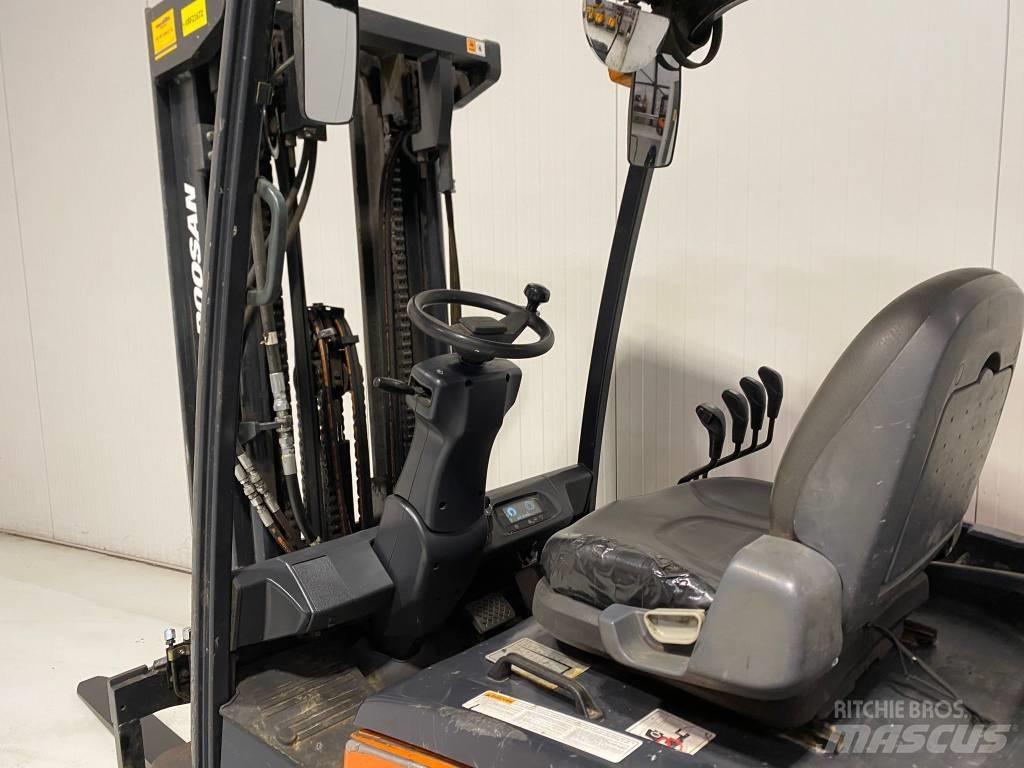 Doosan B35X-7 Електронавантажувачі