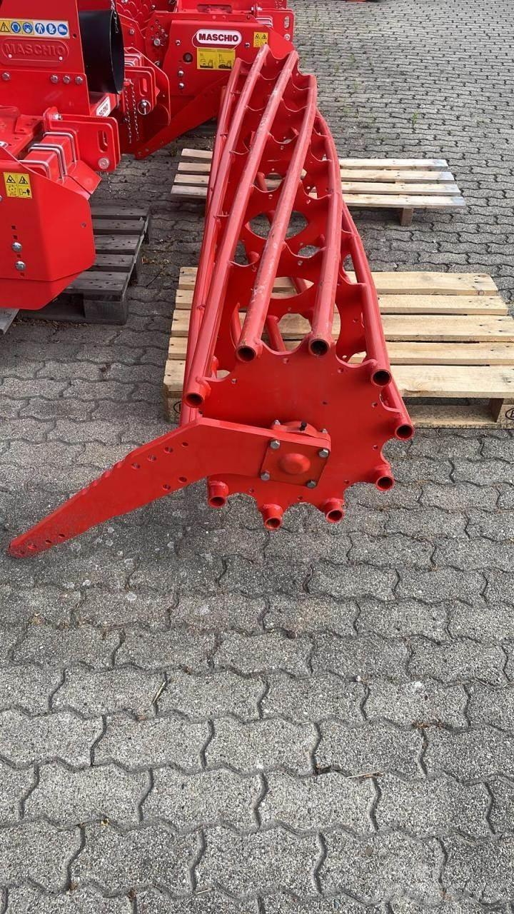 Kuhn Maxirohrwalze Причепні віброкатки