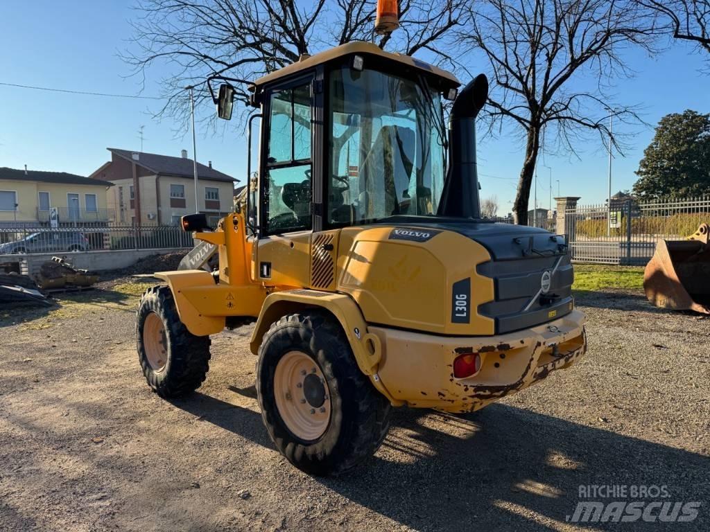 Volvo L 30 G Фронтальні навантажувачі