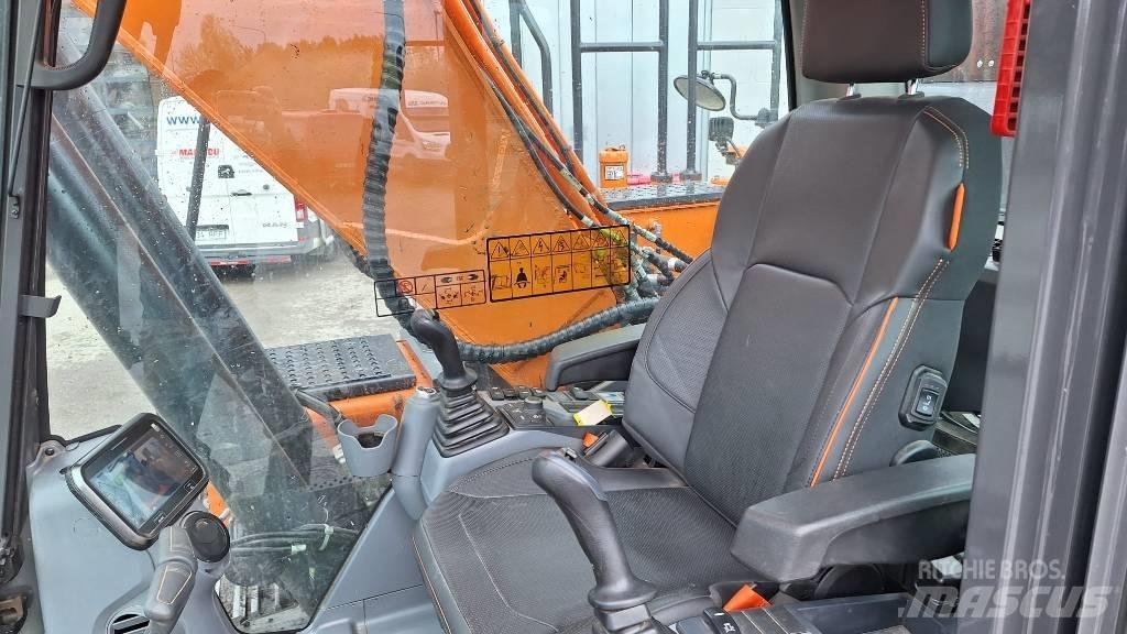 Doosan DX210LC-7 Гусеничні екскаватори