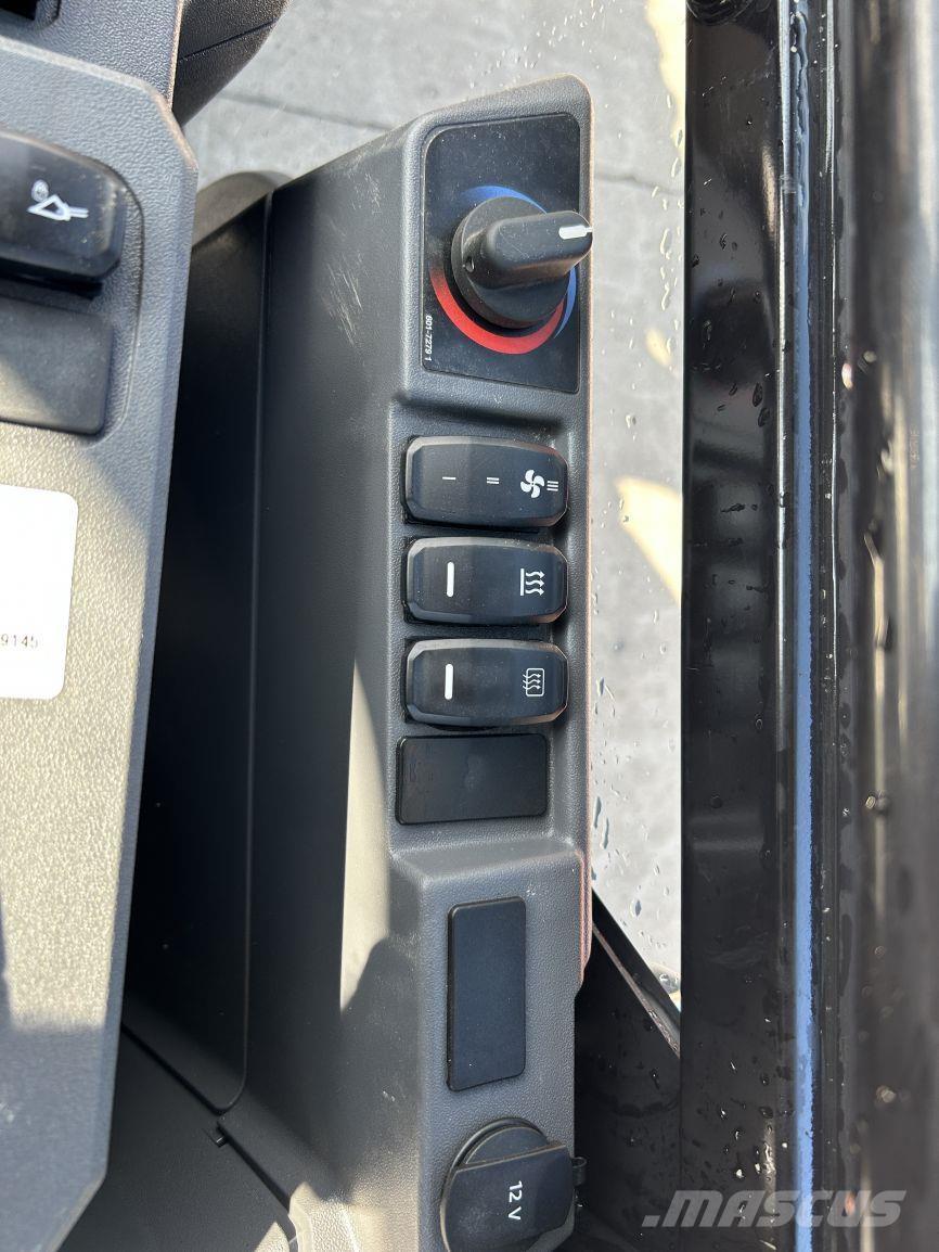 CAT 906 (9145) Багатофункціональне обладнання для вантажних і землекопальних робіт