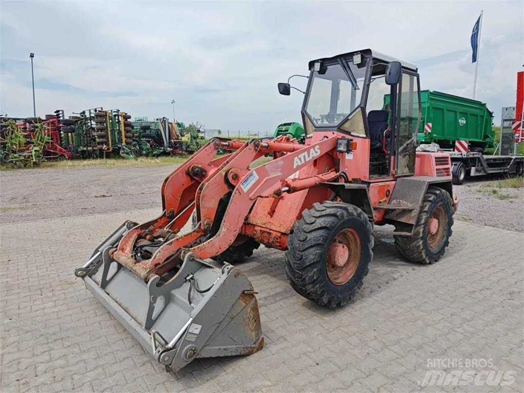 Atlas 72E Фронтальні навантажувачі