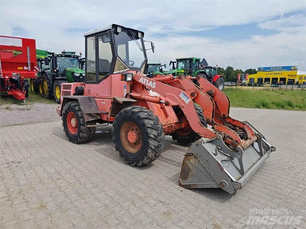 Atlas 72E Фронтальні навантажувачі
