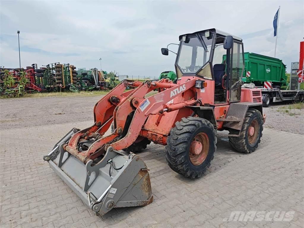 Atlas 72E Фронтальні навантажувачі