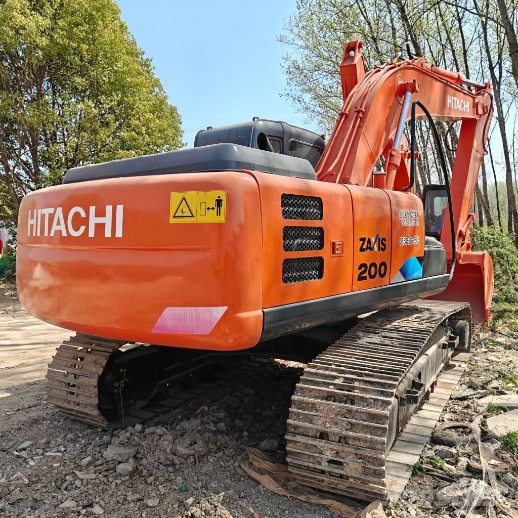 Hitachi ZX200 Гусеничні екскаватори