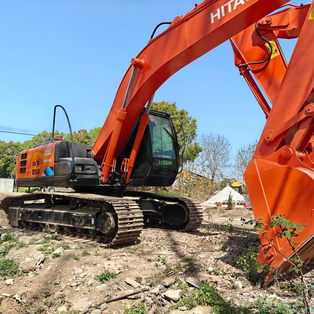 Hitachi ZX200 Гусеничні екскаватори