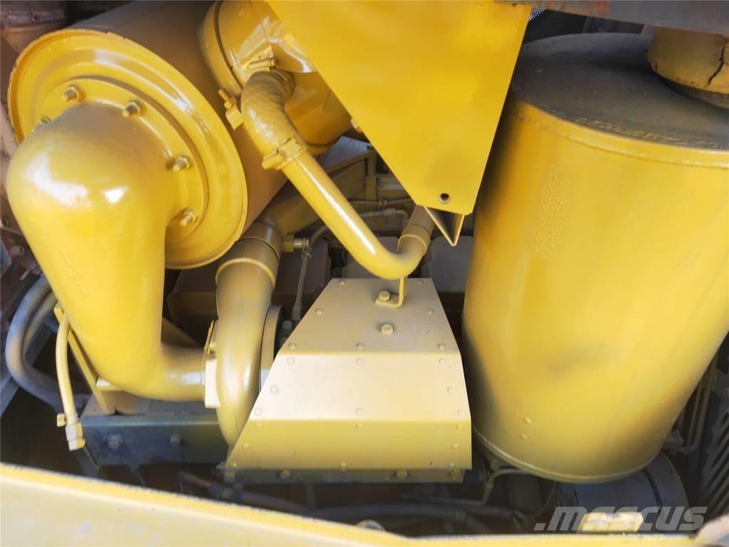 Komatsu D155AX-5 Гусеничні бульдозери
