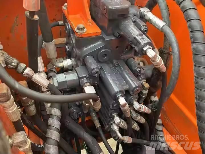 Doosan DH80 Гусеничні екскаватори