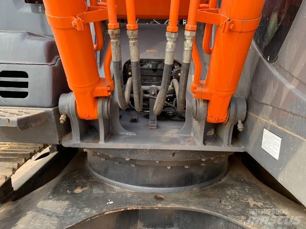Hitachi ZX210G Гусеничні екскаватори