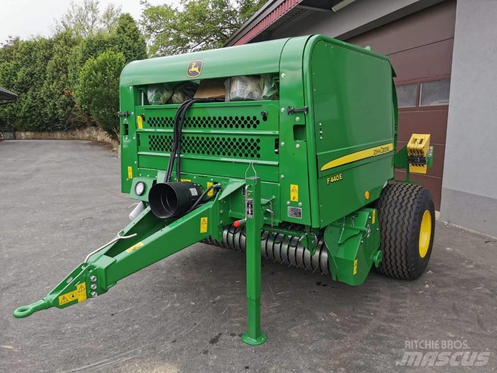 John Deere F440E Рулонні прес-підбирачі