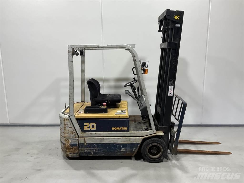 Komatsu FB20M-2E Електронавантажувачі