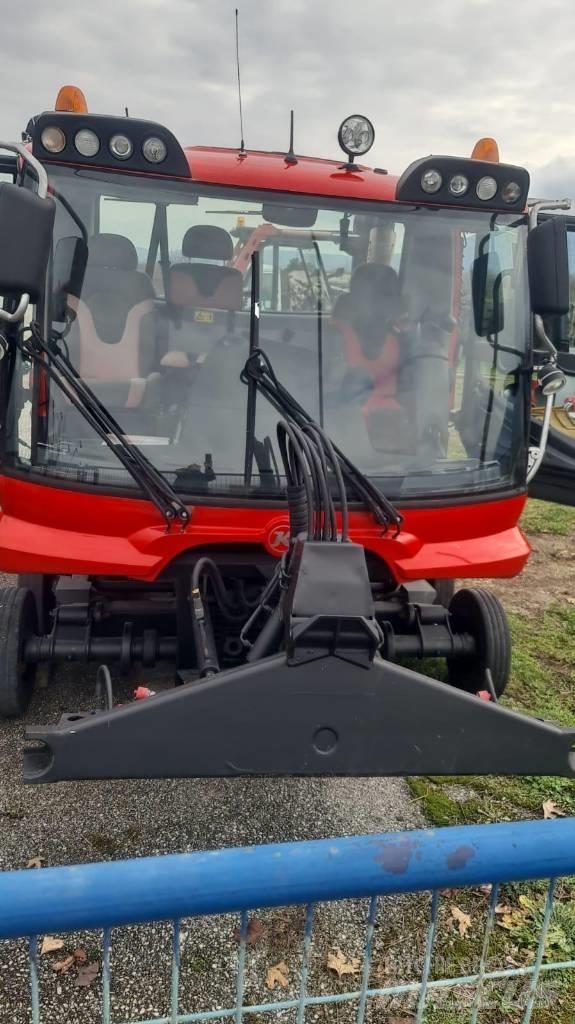  PistenBully  600 Снігозбиральні машини