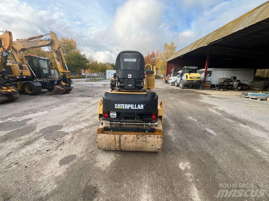 CAT CB 224E Котки тротуарні