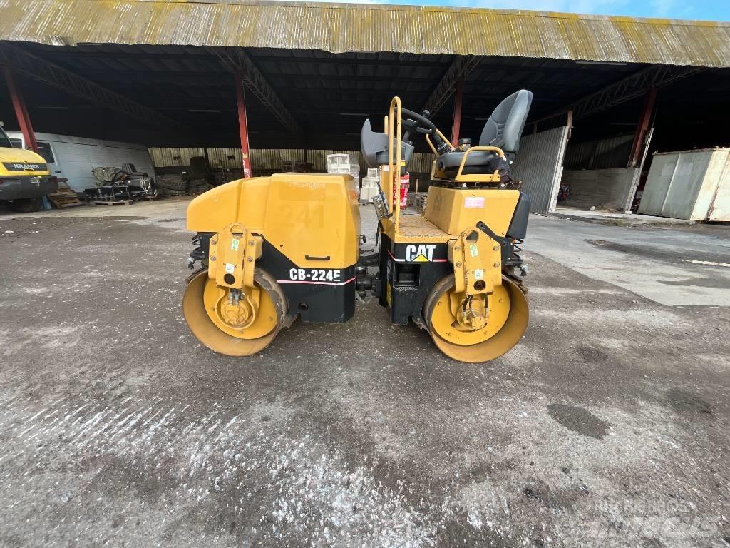 CAT CB 224E Котки тротуарні