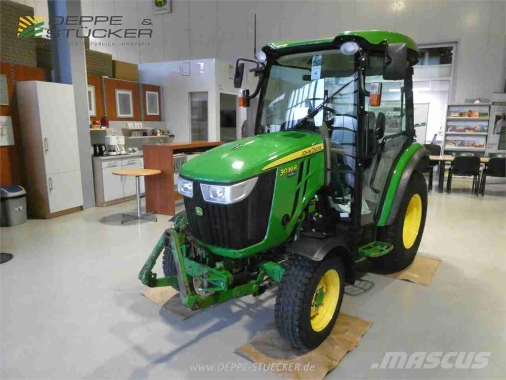 John Deere 3039R Трактори