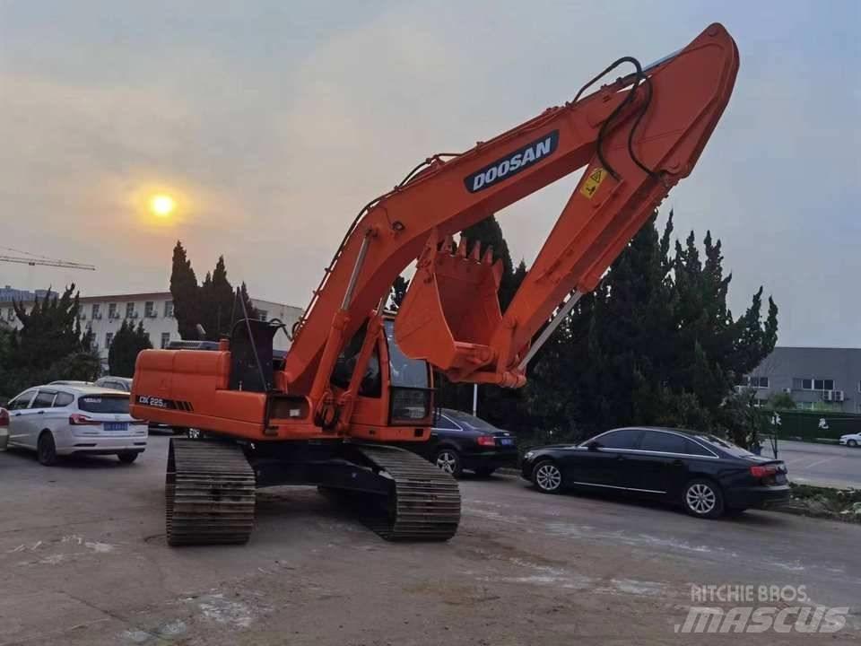 Doosan dx225 Гусеничні екскаватори