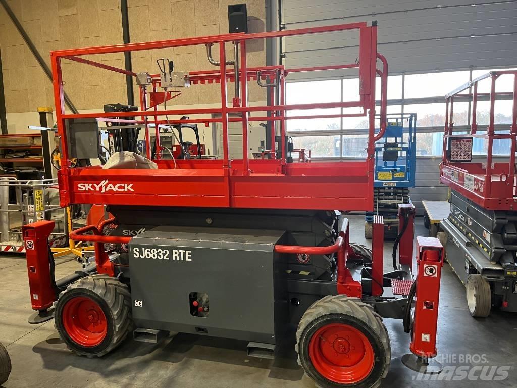 SkyJack SJ 6832 RTE Підйомники-ножиці