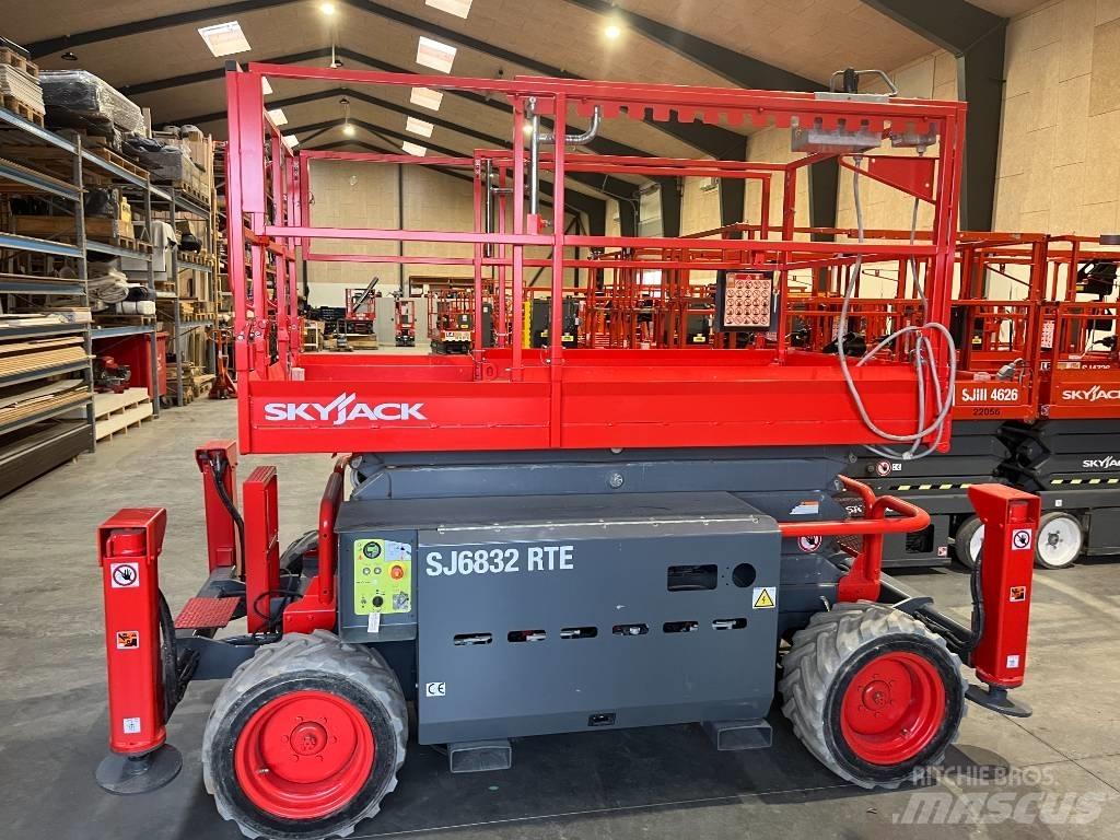 SkyJack SJ 6832 RTE Підйомники-ножиці