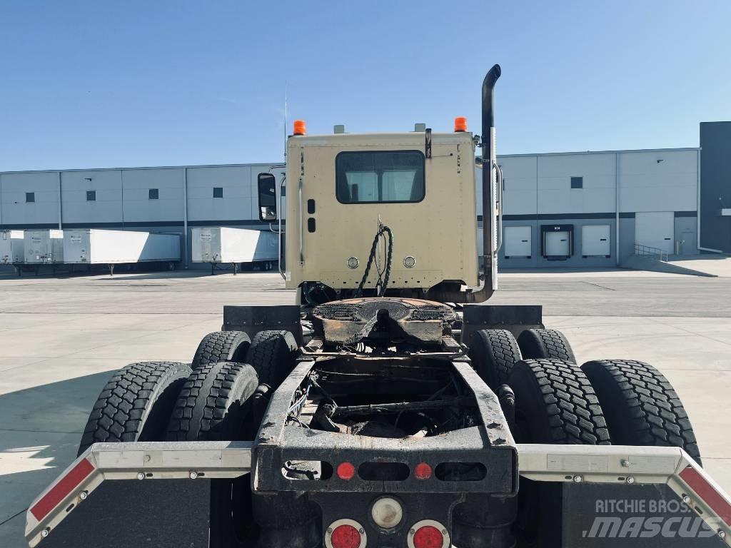 Freightliner 122 SD Тягачі