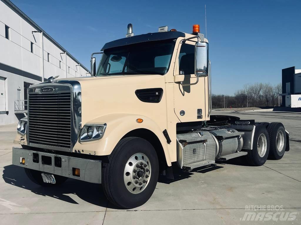 Freightliner 122 SD Тягачі