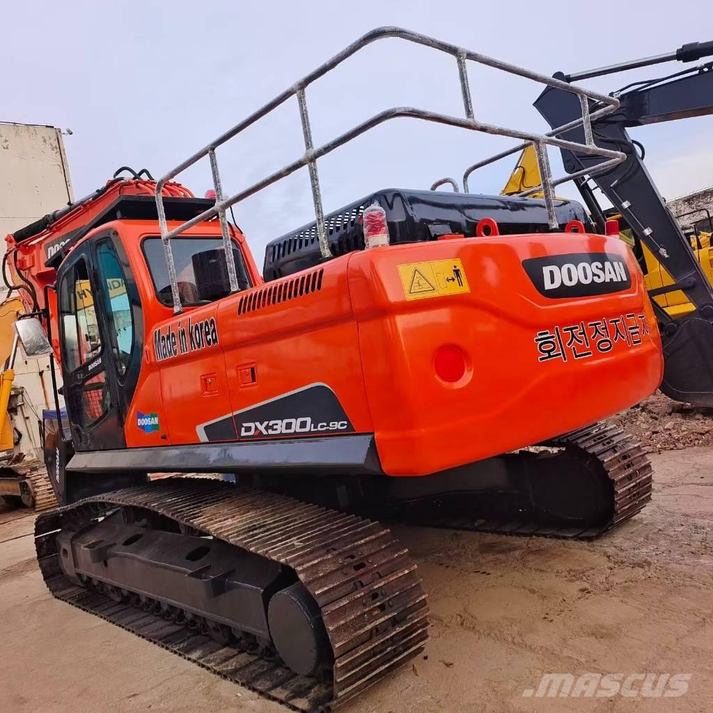 Doosan DX 300 Гусеничні екскаватори
