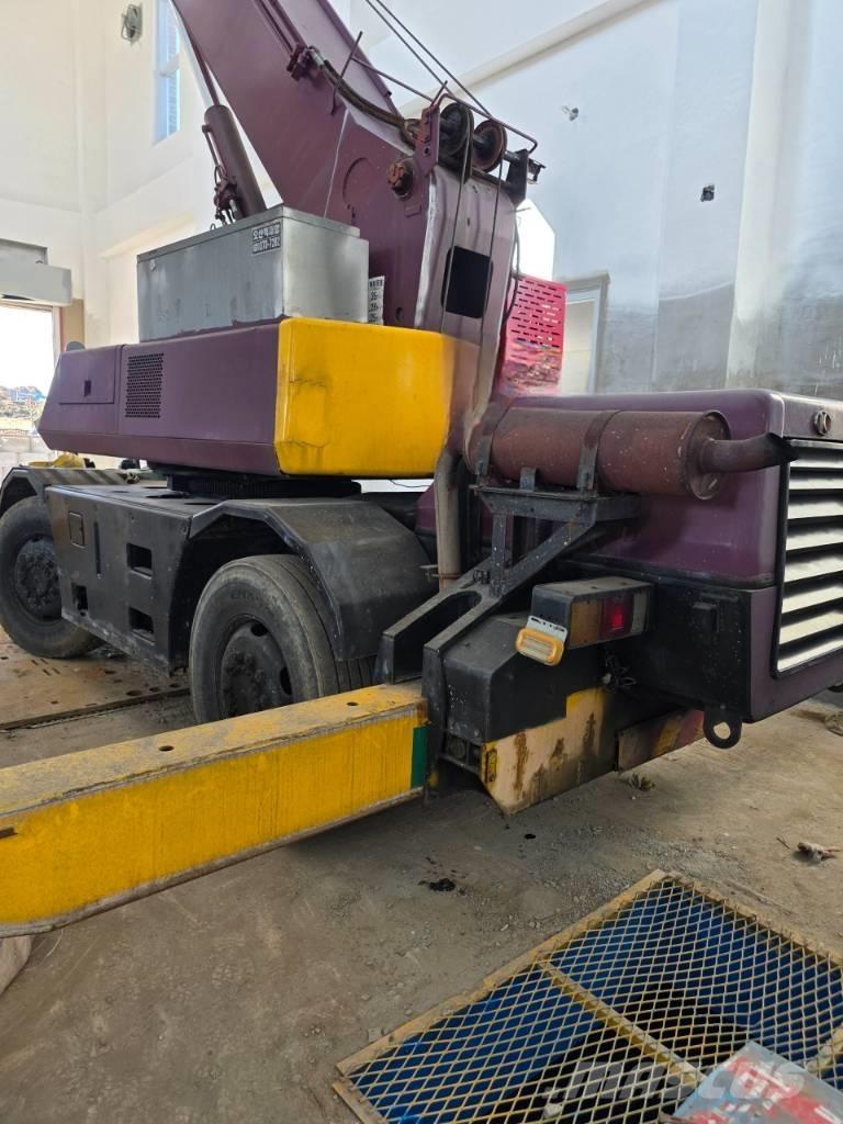 Kato MR 100 автокрани всюдиходи