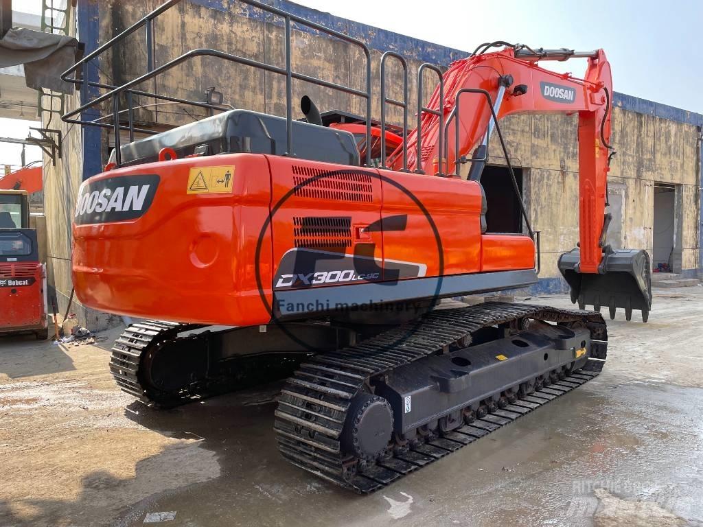 Doosan DX300 Гусеничні екскаватори