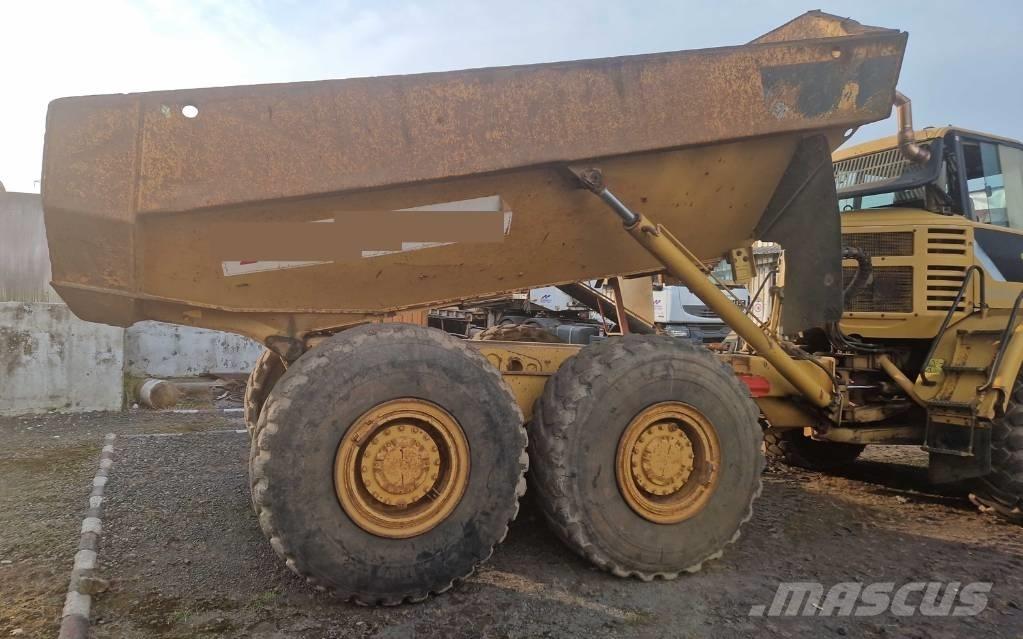 CAT 730 Зчленовані самоскиди