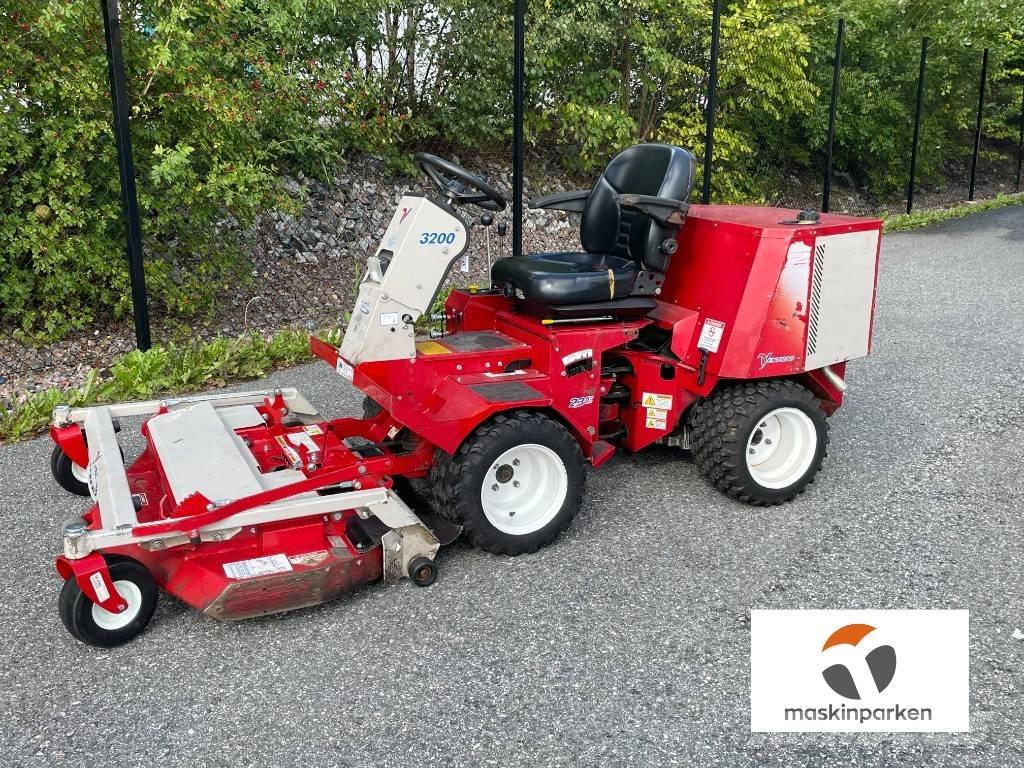Ventrac 3200 Самохідні газонокосарки