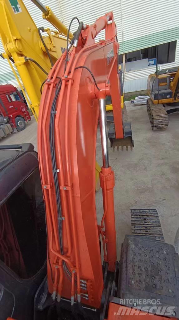 Hitachi ZX 120 Гусеничні екскаватори