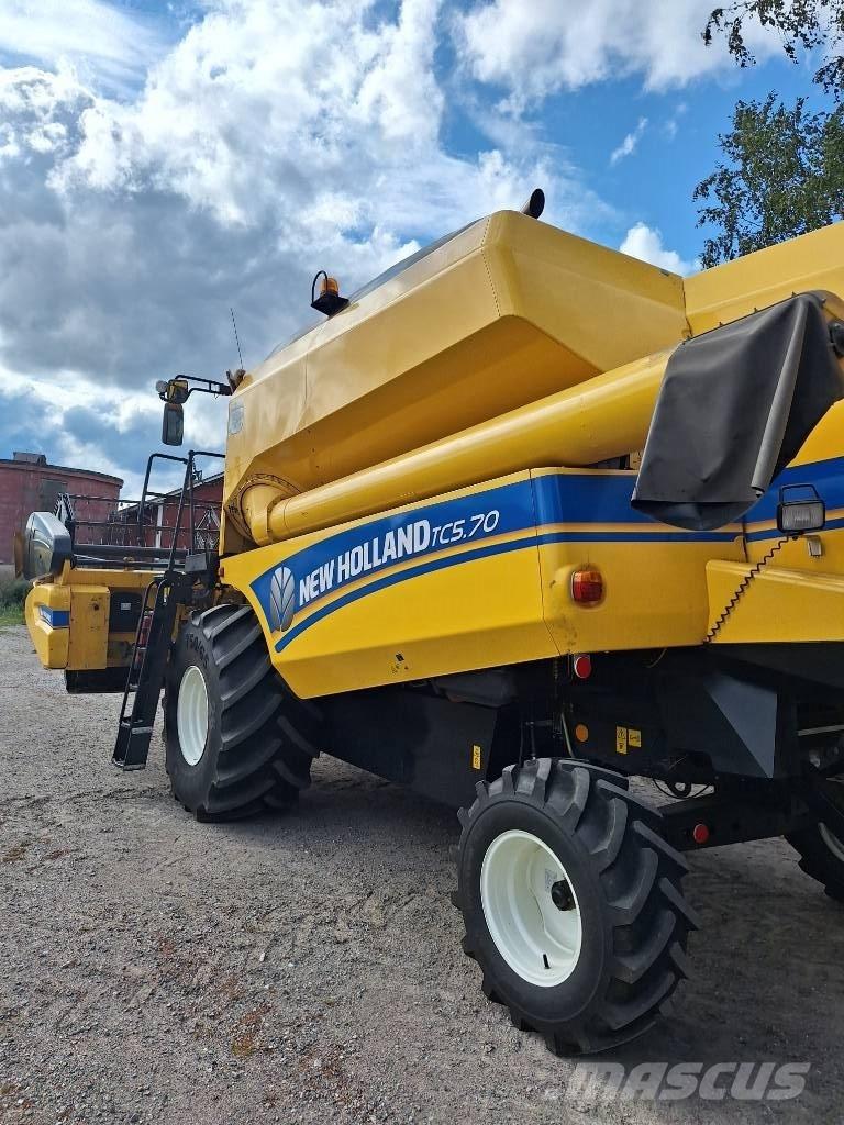 New Holland TC 5.70 Зернозбиральні комбайни