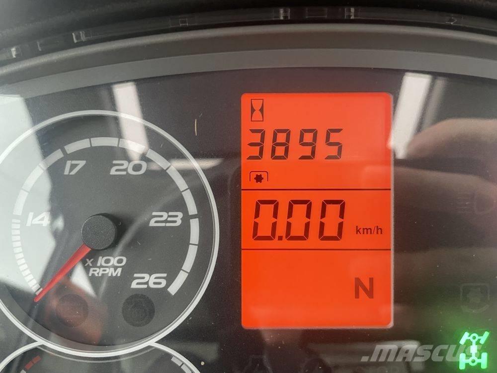CLAAS Axos 340 CX Трактори