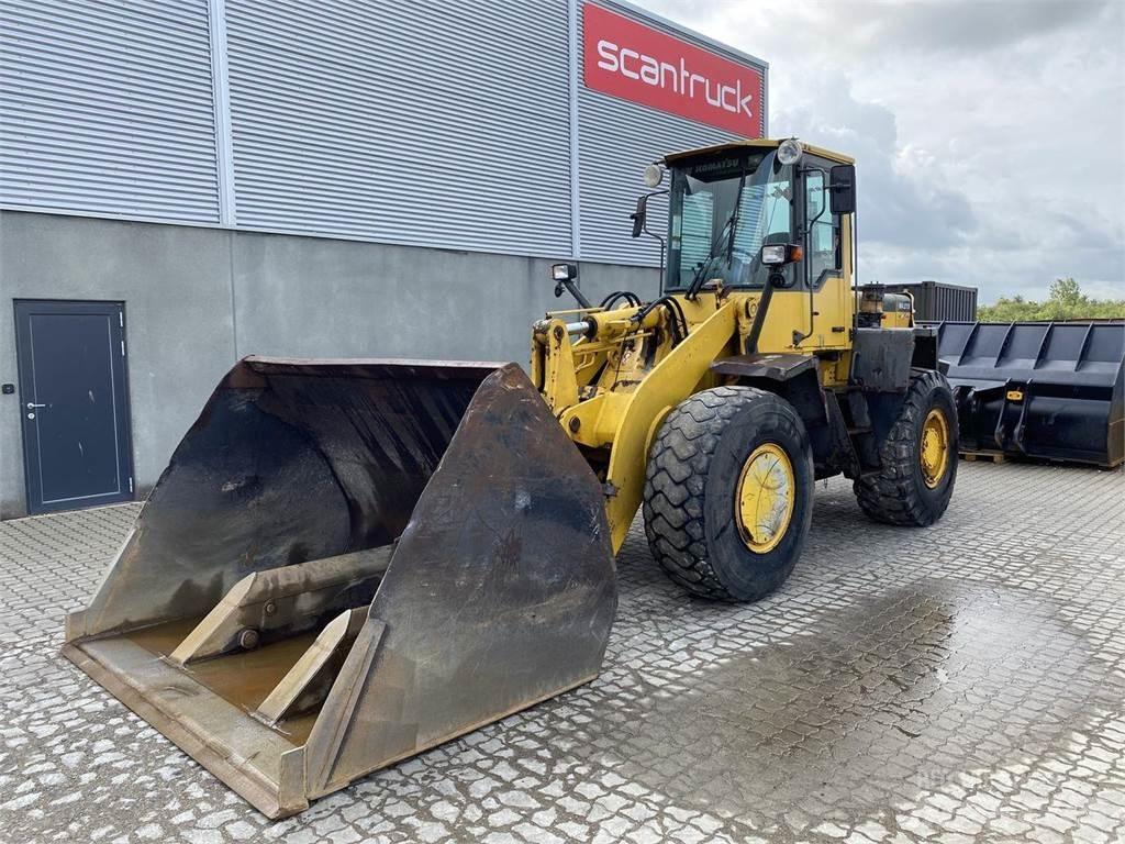 Komatsu WA270-3 Фронтальні навантажувачі