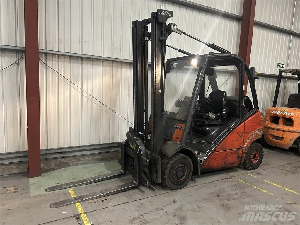 Linde H25T Газові навантажувачі