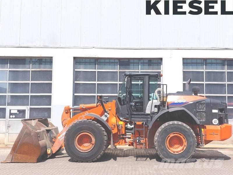 Hitachi ZW 250-6 Фронтальні навантажувачі