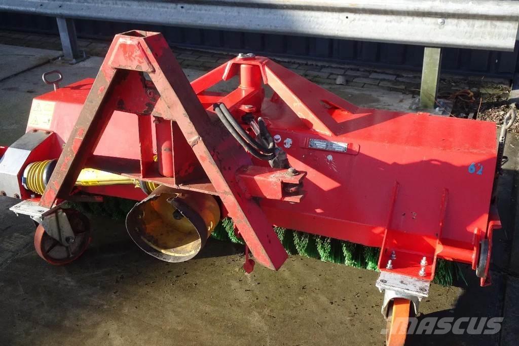 Dücker Veegmachine Прибиральні машини