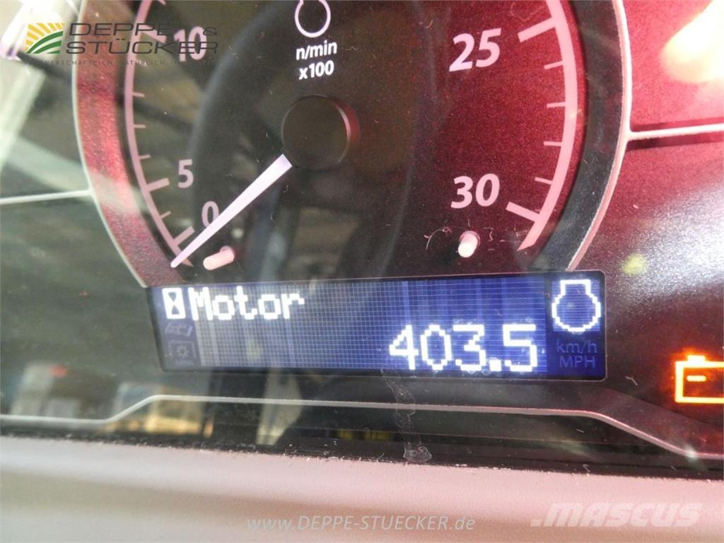 John Deere 3046R Трактори