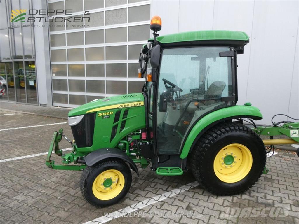 John Deere 3046R Трактори