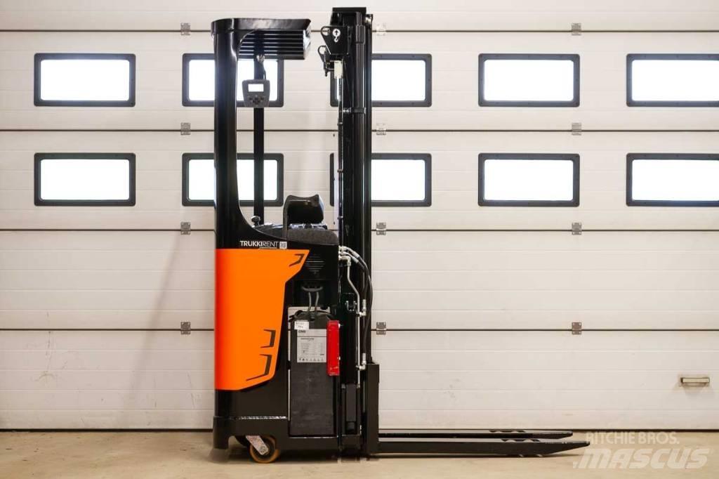 Rocla SST 16 AC Самохідні електроштабелери