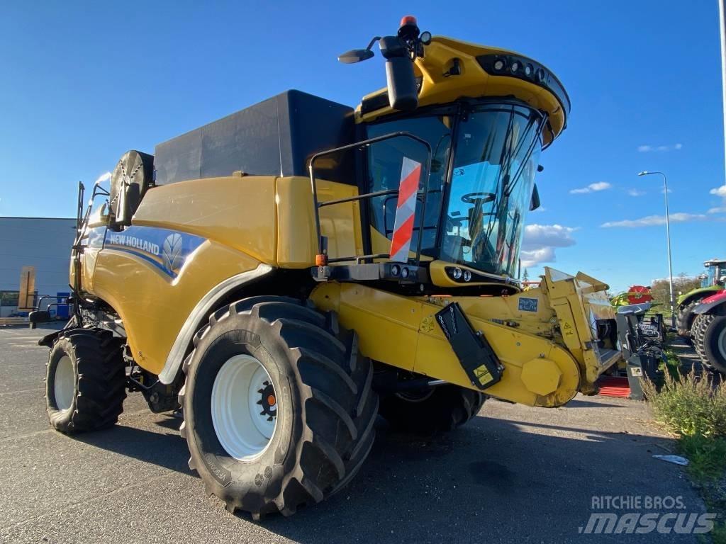 New Holland CX 8.90 Зернозбиральні комбайни