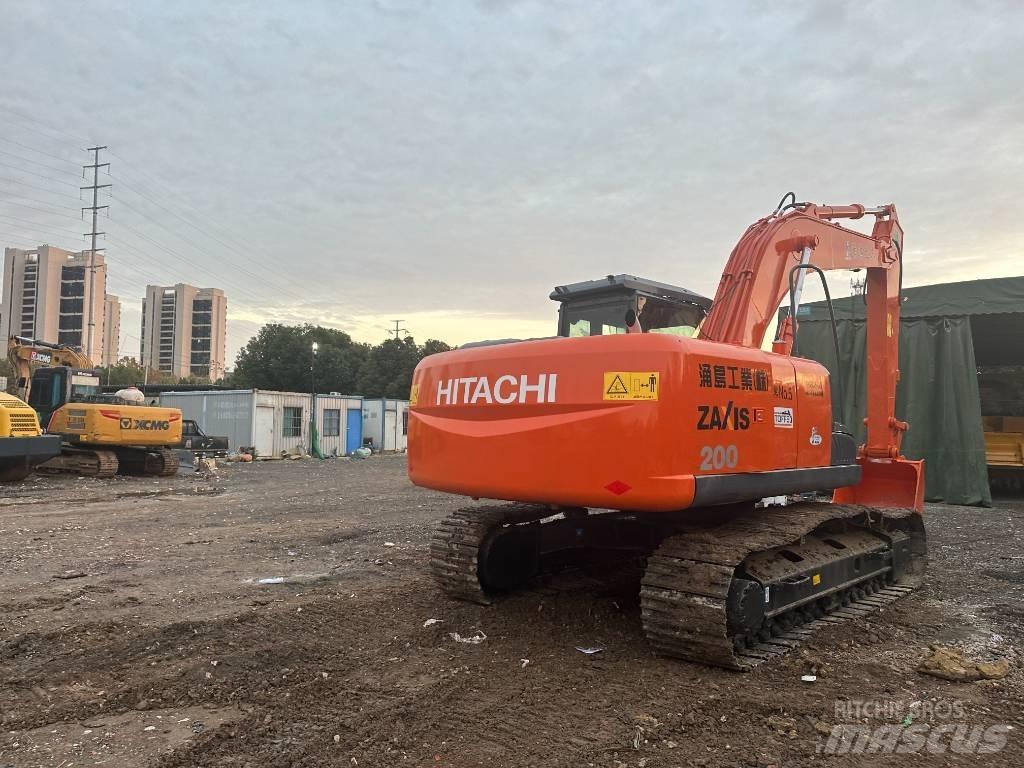 Hitachi ZX 200 Гусеничні екскаватори