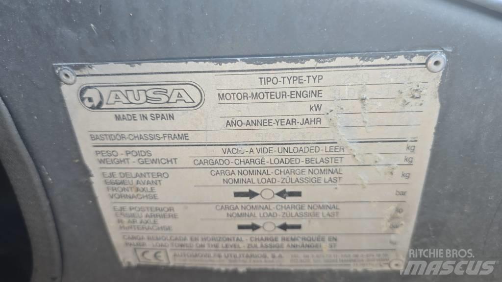 Ausa D 250 Міні самоскиди