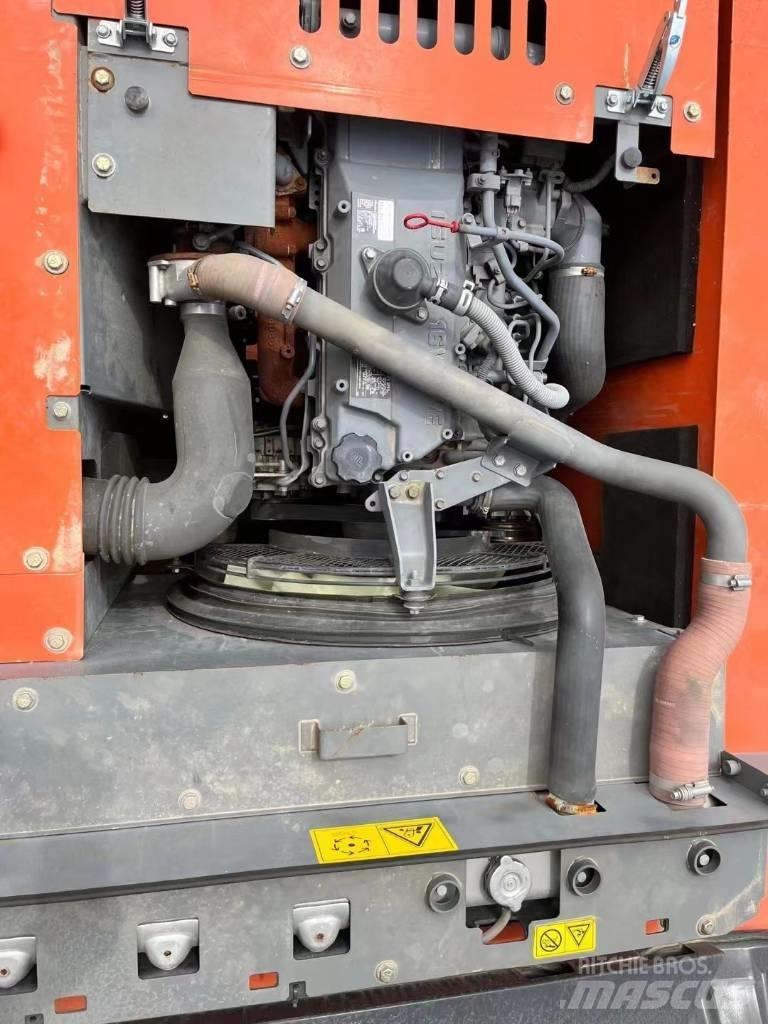 Hitachi ZX 240-3 Гусеничні екскаватори
